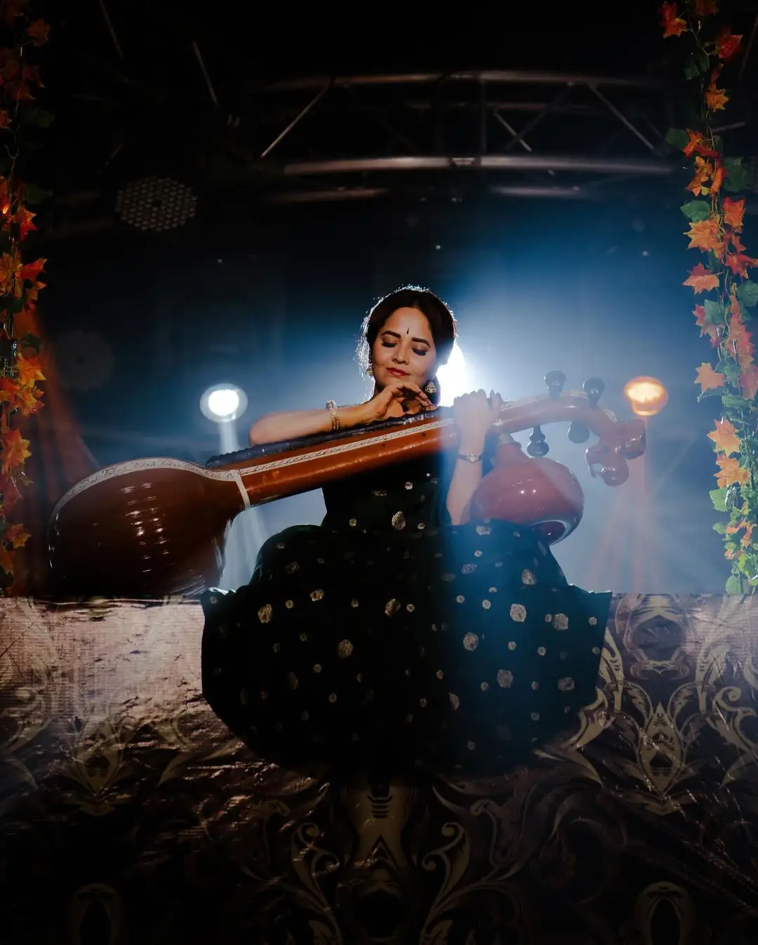 Anasuya Special Performance in Savitri Looks