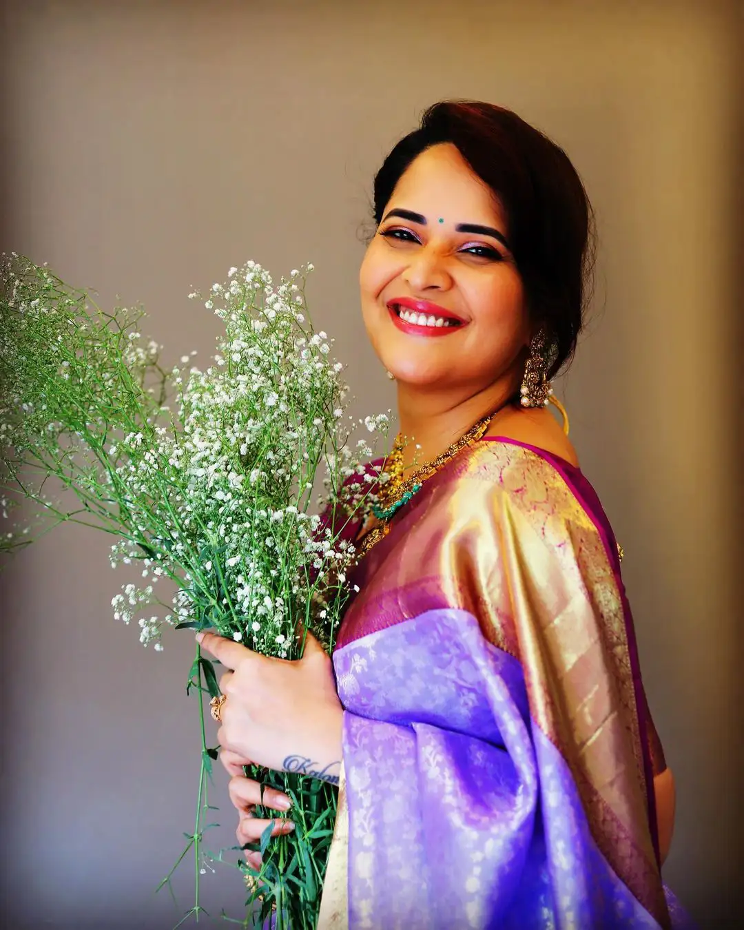 Anasuya Bharadwaj Cute Looks in Saree