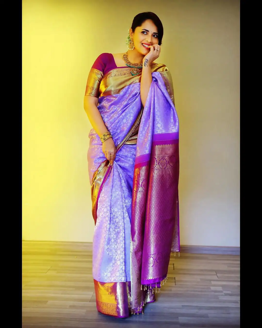 Anasuya Bharadwaj Cute Looks in Saree