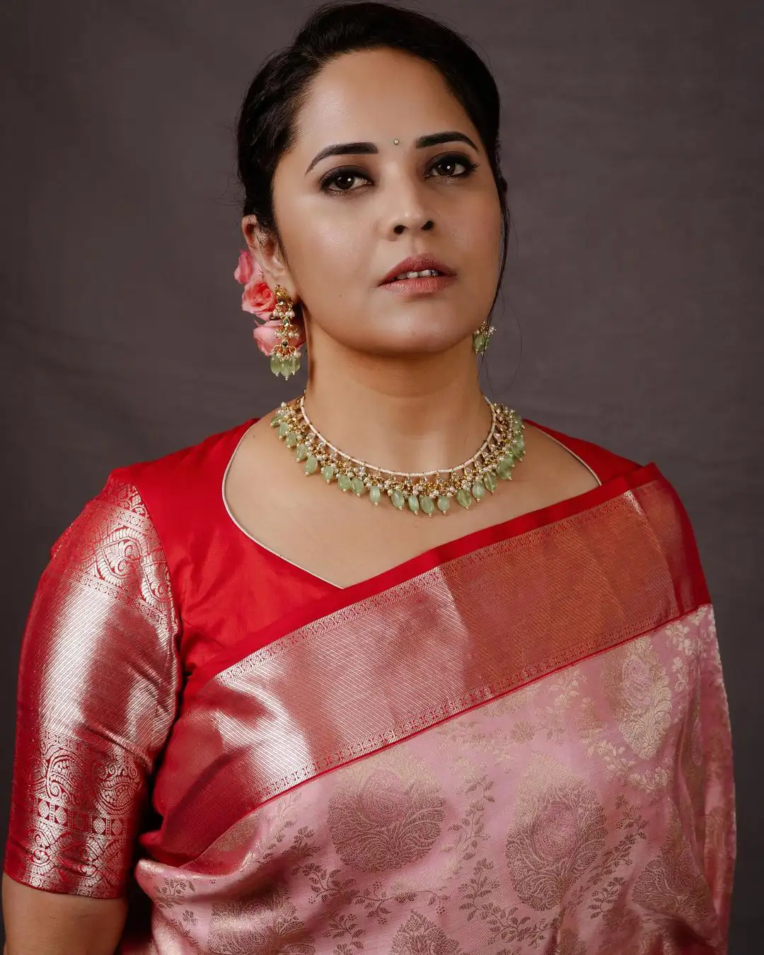 Anasuya Bharadwaj Stunning Looks in Silk Saree