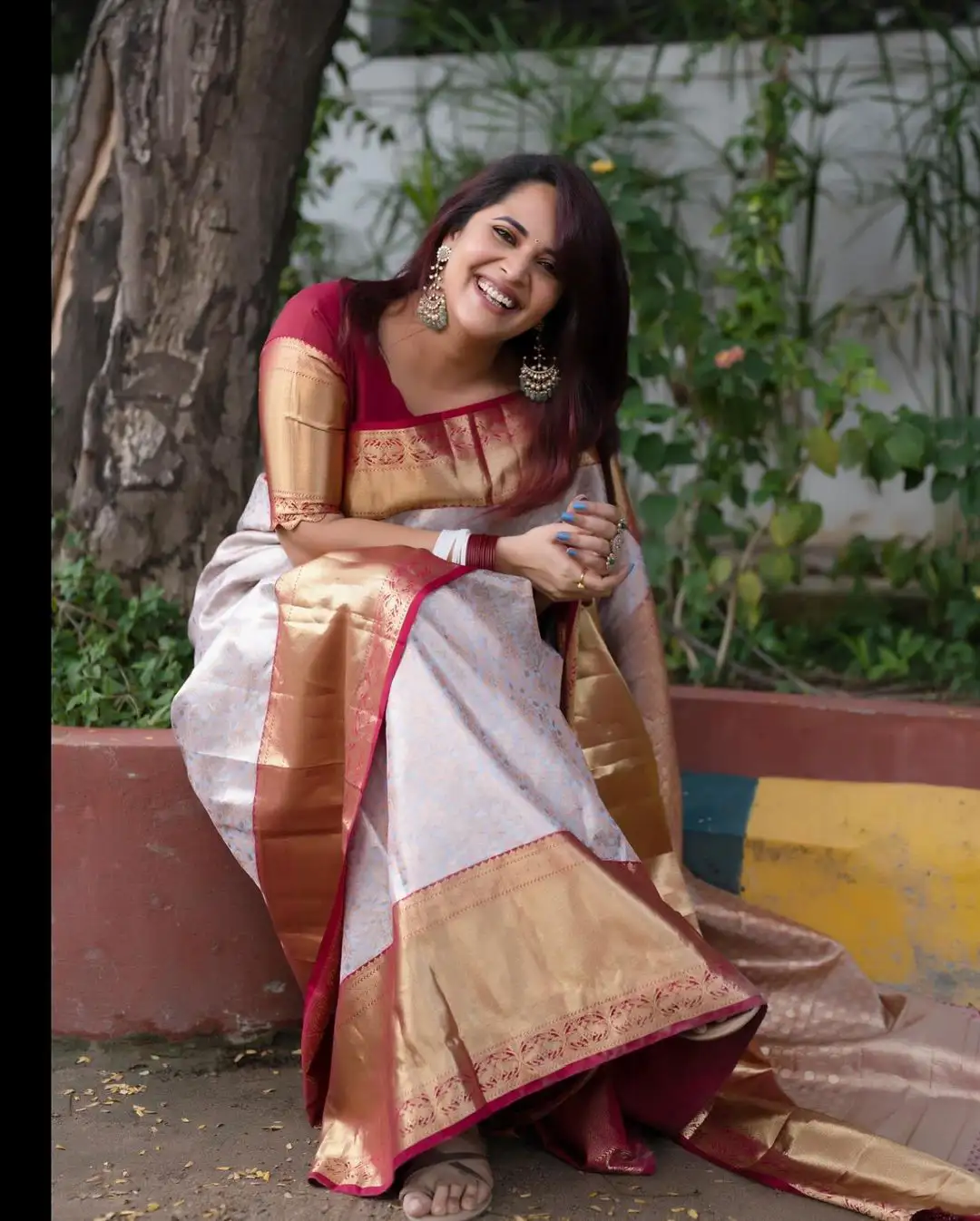 Anasuya Bharadwaj Stunning Looks in Silk Saree