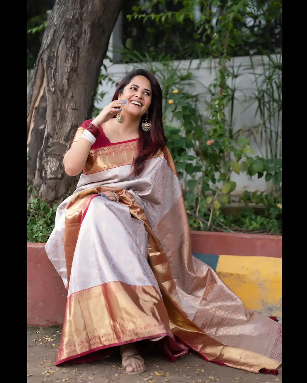 Anasuya Bharadwaj Stunning Looks in Silk Saree