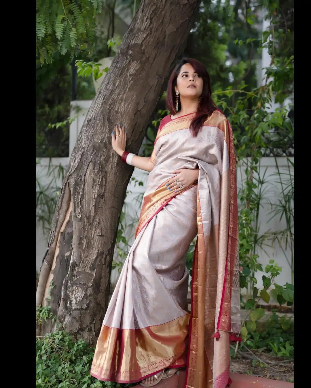 Anasuya Bharadwaj Stunning Looks in Silk Saree