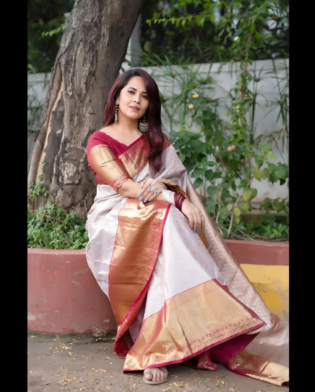 Anasuya Bharadwaj Stunning Looks in Silk Saree