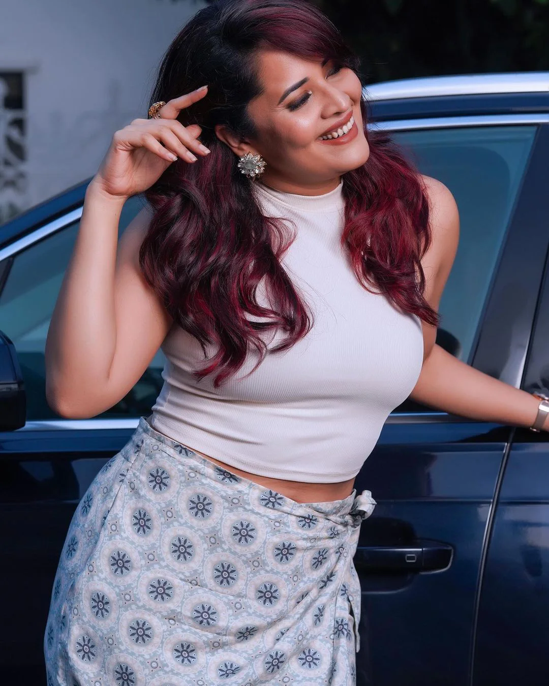 Anasuya Bharadwaj Stunning Poses with Car