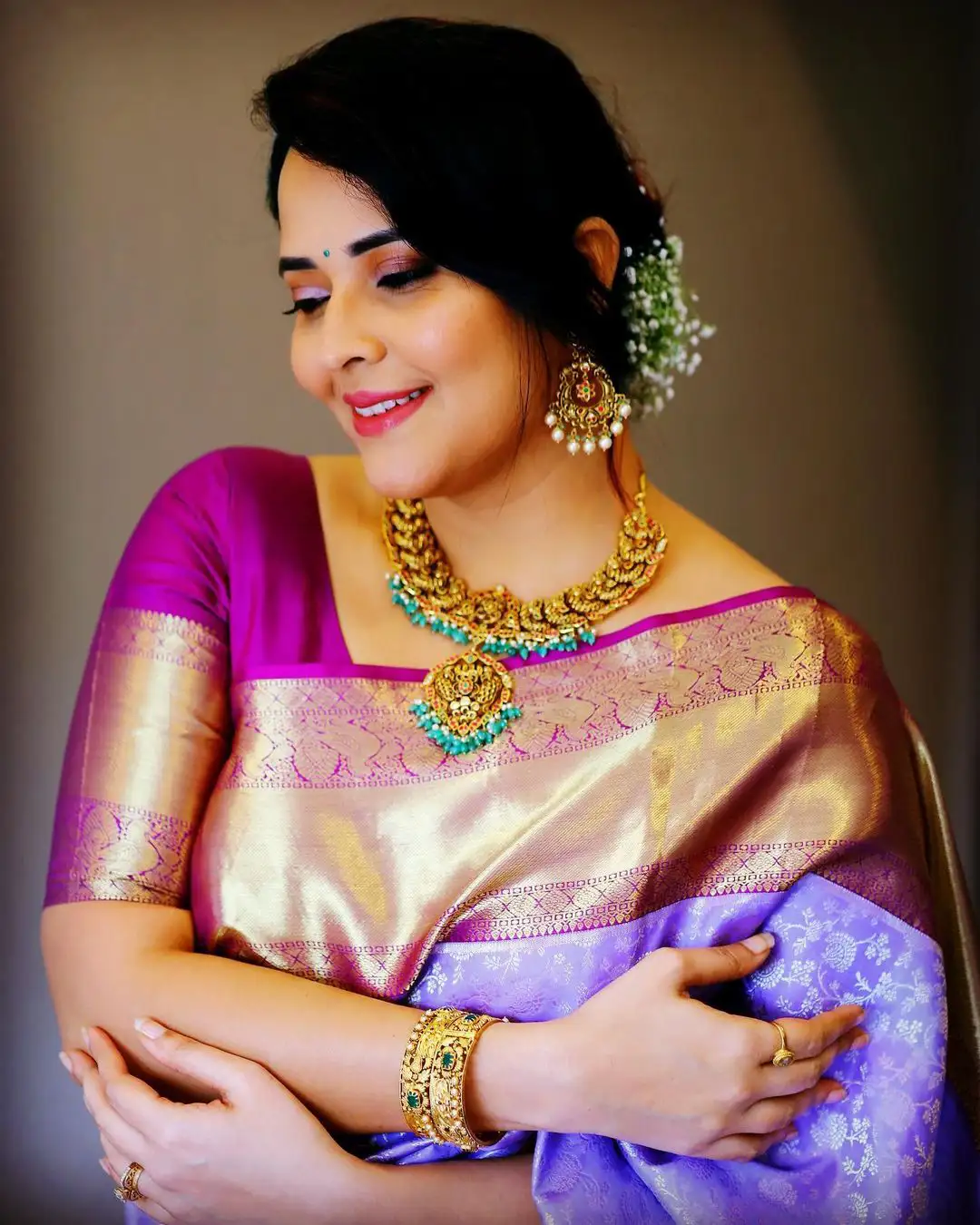 Anasuya Bharadwaj Cute Looks in Saree