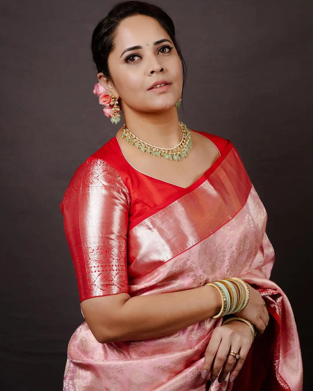 Anasuya Bharadwaj Stunning Looks in Silk Saree