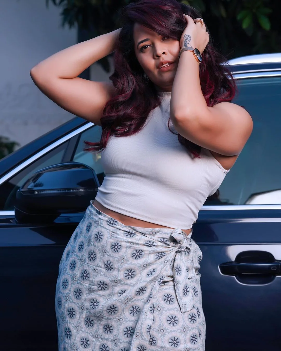 Anasuya Bharadwaj Stunning Poses with Car
