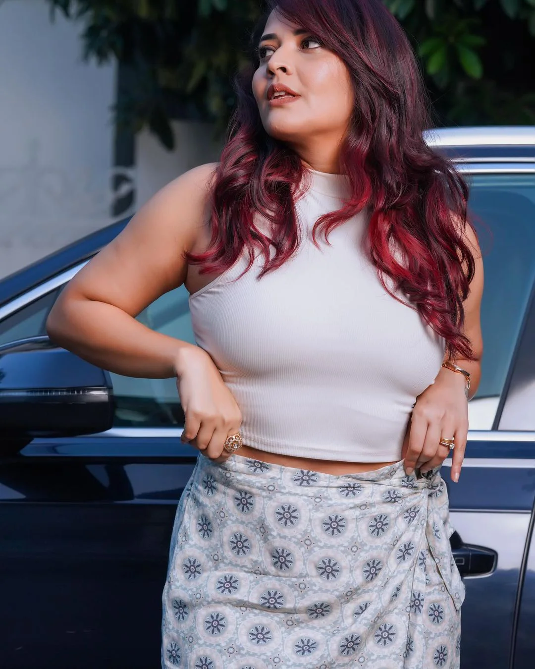 Anasuya Bharadwaj Stunning Poses with Car
