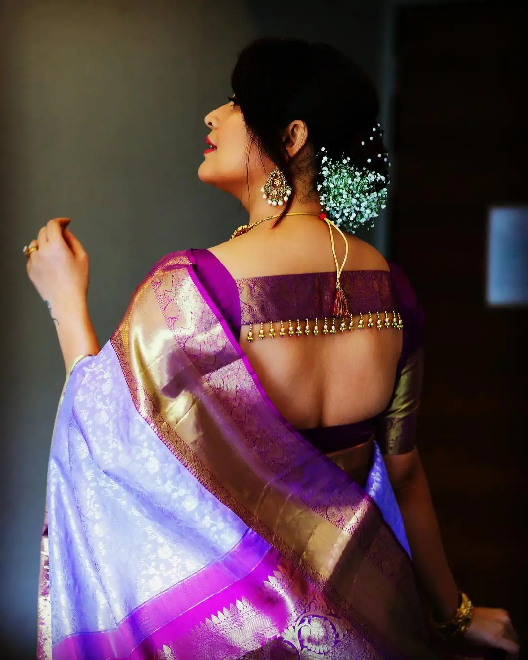 Anasuya Bharadwaj Cute Looks in Saree