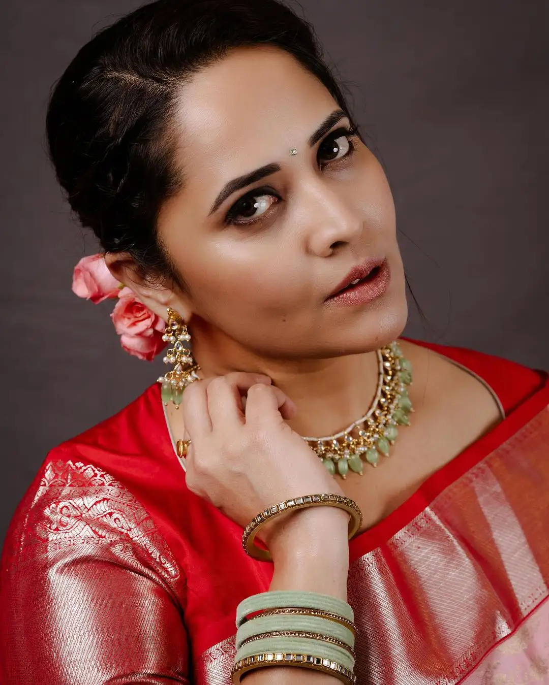 Anasuya Bharadwaj Stunning Looks in Silk Saree