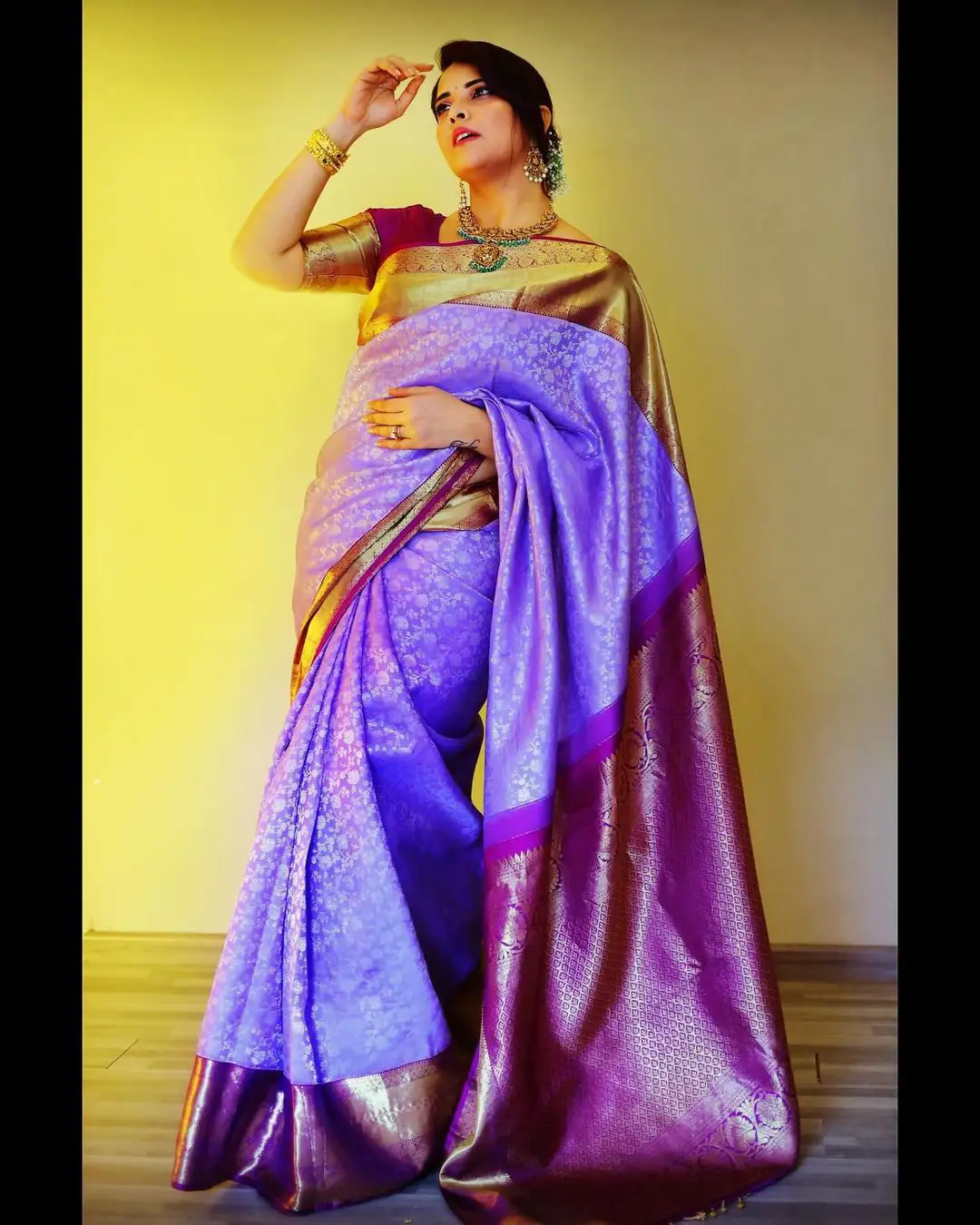 Anasuya Bharadwaj Cute Looks in Saree