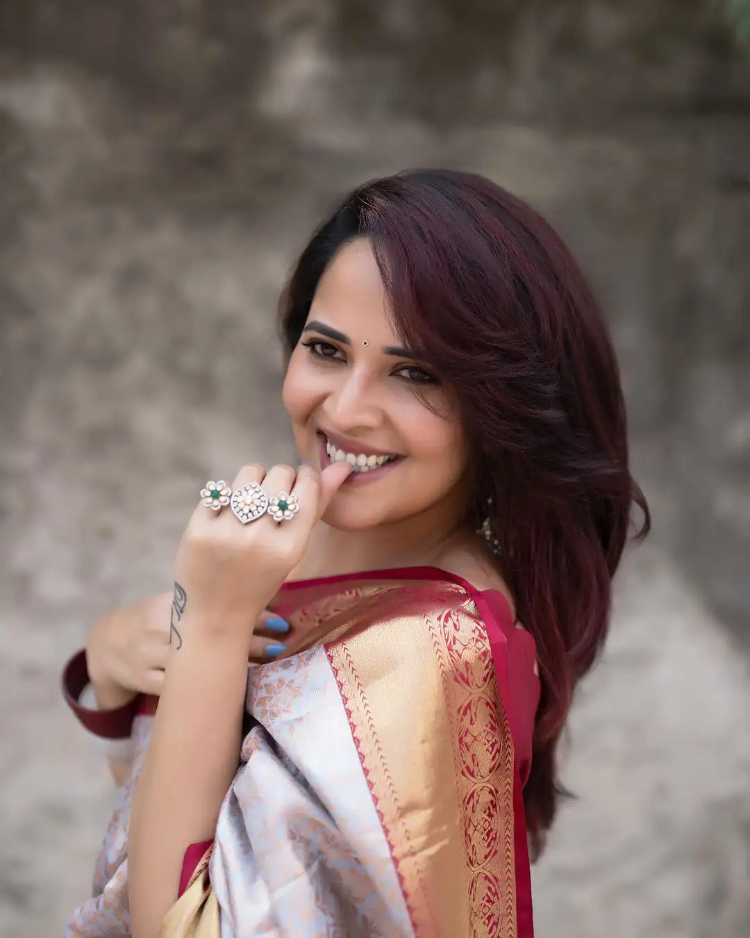 Anasuya Bharadwaj Stunning Looks in Silk Saree