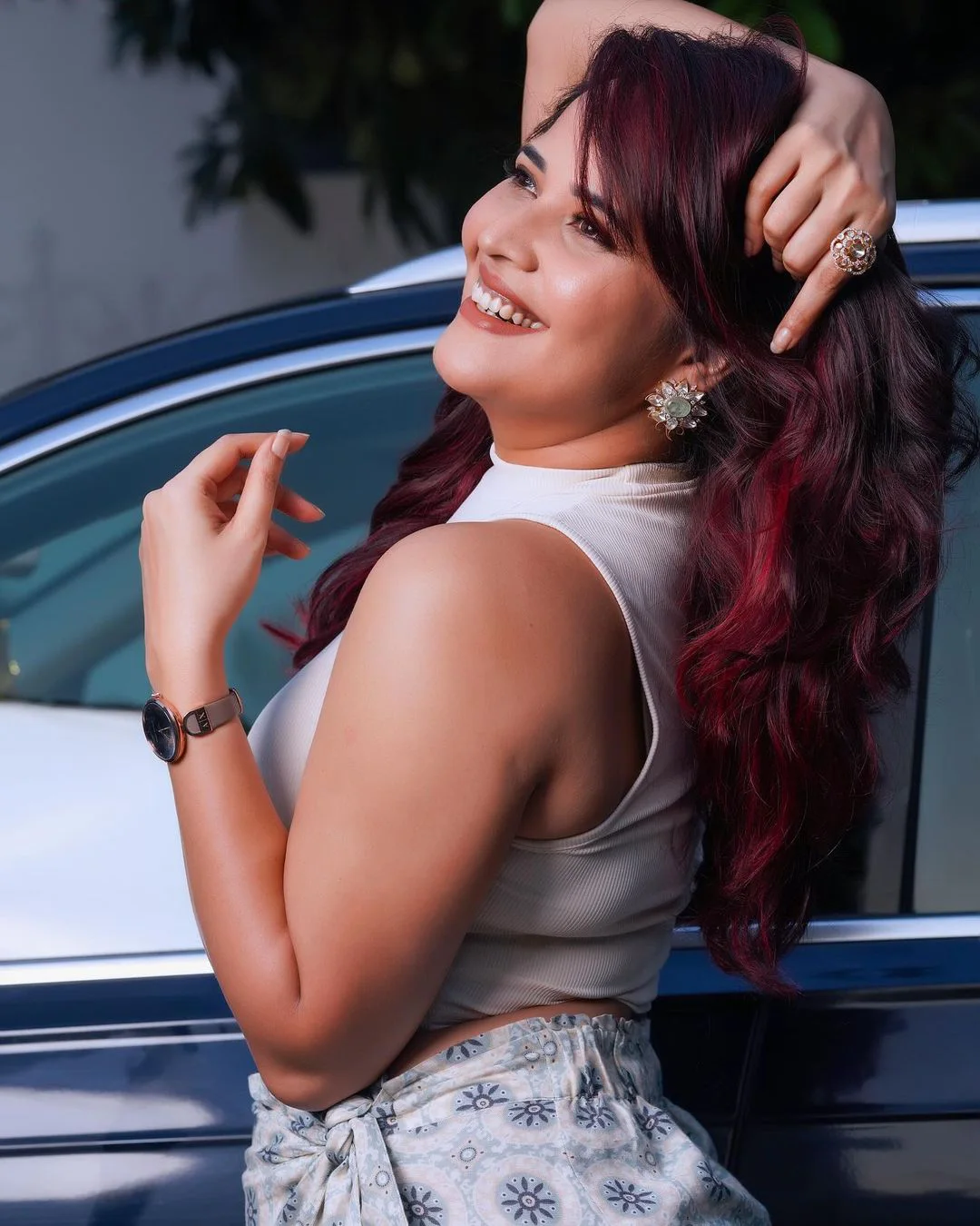 Anasuya Bharadwaj Stunning Poses with Car