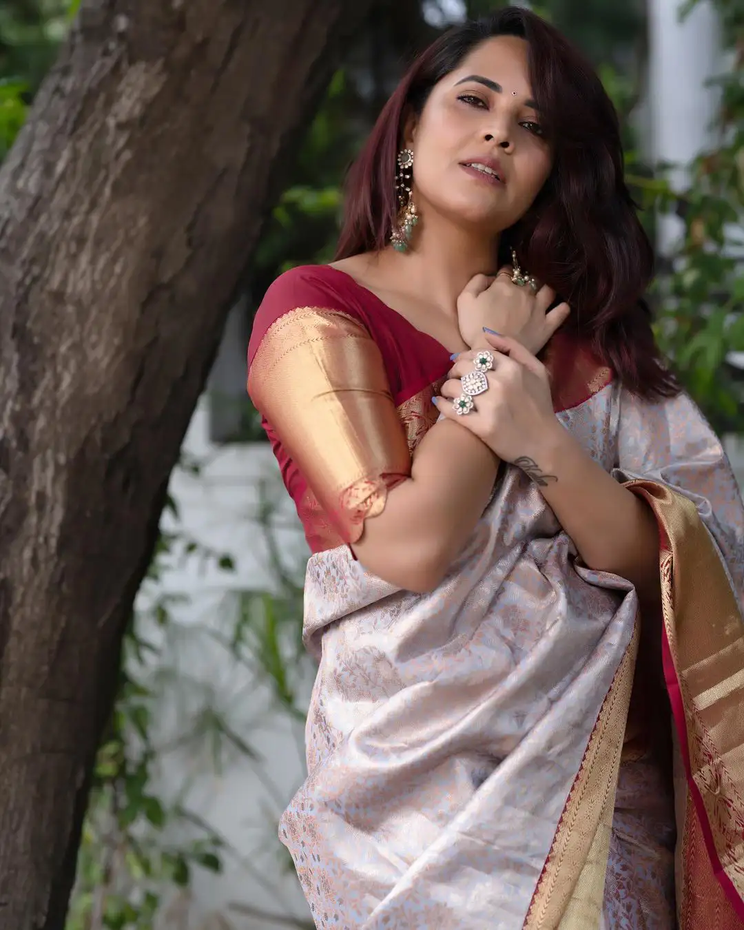 Anasuya Bharadwaj Stunning Looks in Silk Saree