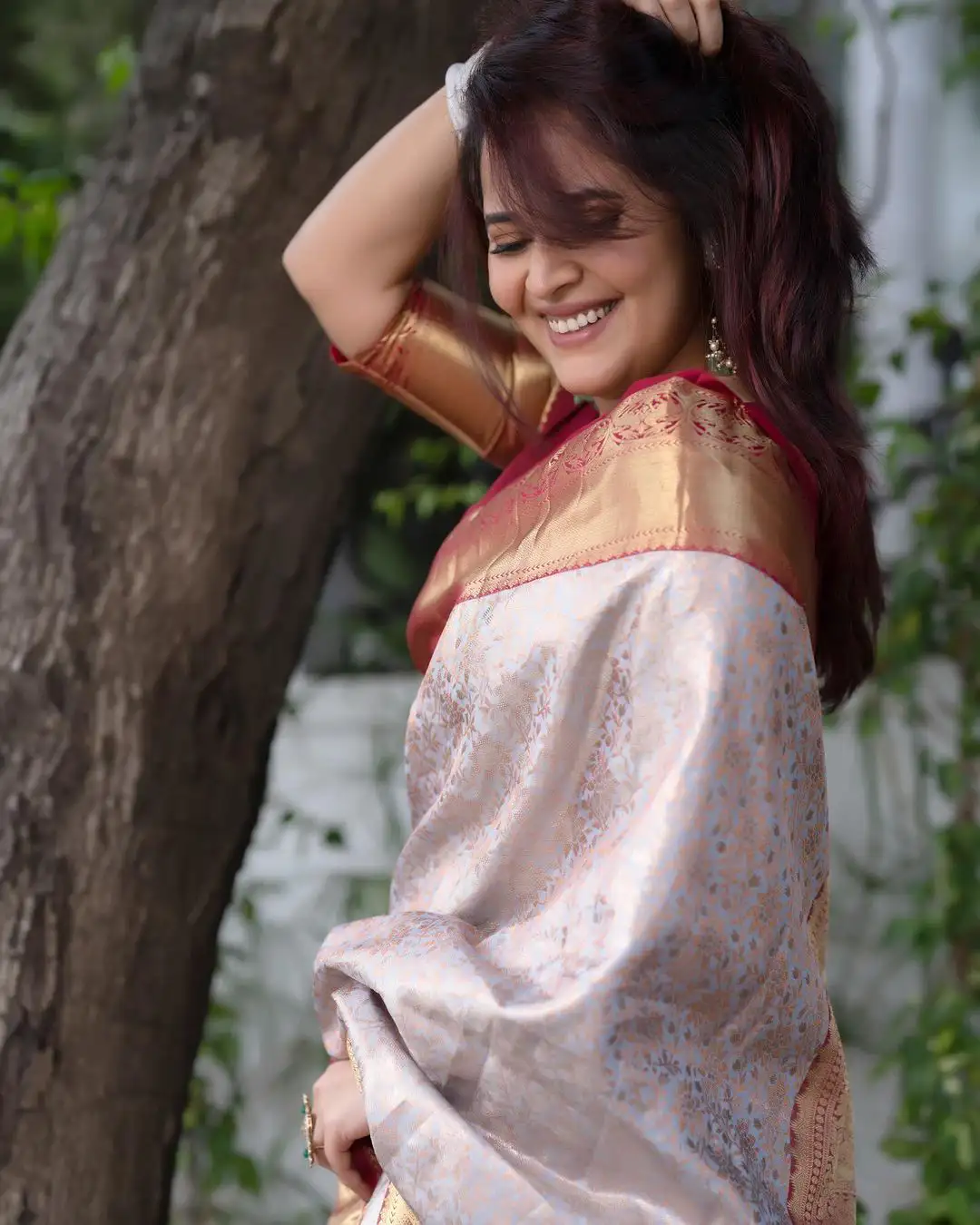 Anasuya Bharadwaj Stunning Looks in Silk Saree