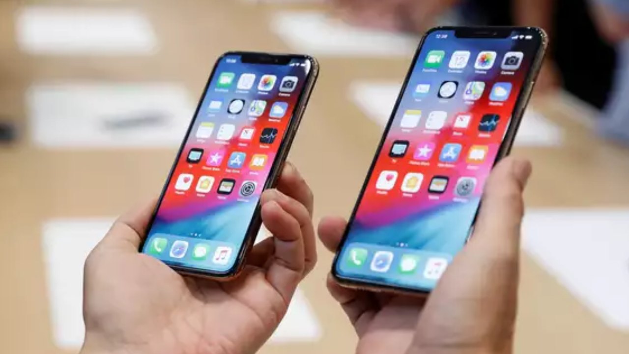 Apple will start updating unsold iPhones in stores without opening the boxes