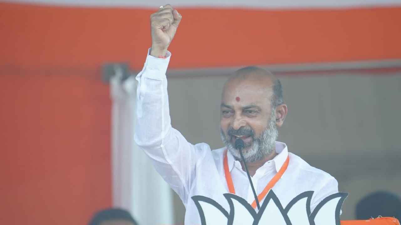 Bandi Sanjay : ఒవైసీ ఆశీస్సులతో నన్ను ఓడించాలనుకుంటున్నారు- బండి సంజయ్ Bandi Sanjay : ఒవైసీ ఆశీస్సులతో నన్ను ఓడించాలనుకుంటున్నారు- బండి సంజయ్