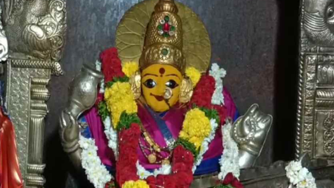 Basara : బాసర జ్ఞాన సరస్వతి అమ్మవారి క్షేత్రంలో ఘనంగా శ్రీ శారదీయ శరన్నవరాత్రులు Basara : బాసర జ్ఞాన సరస్వతి అమ్మవారి క్షేత్రంలో ఘనంగా శ్రీ శారదీయ శరన్నవరాత్రులు