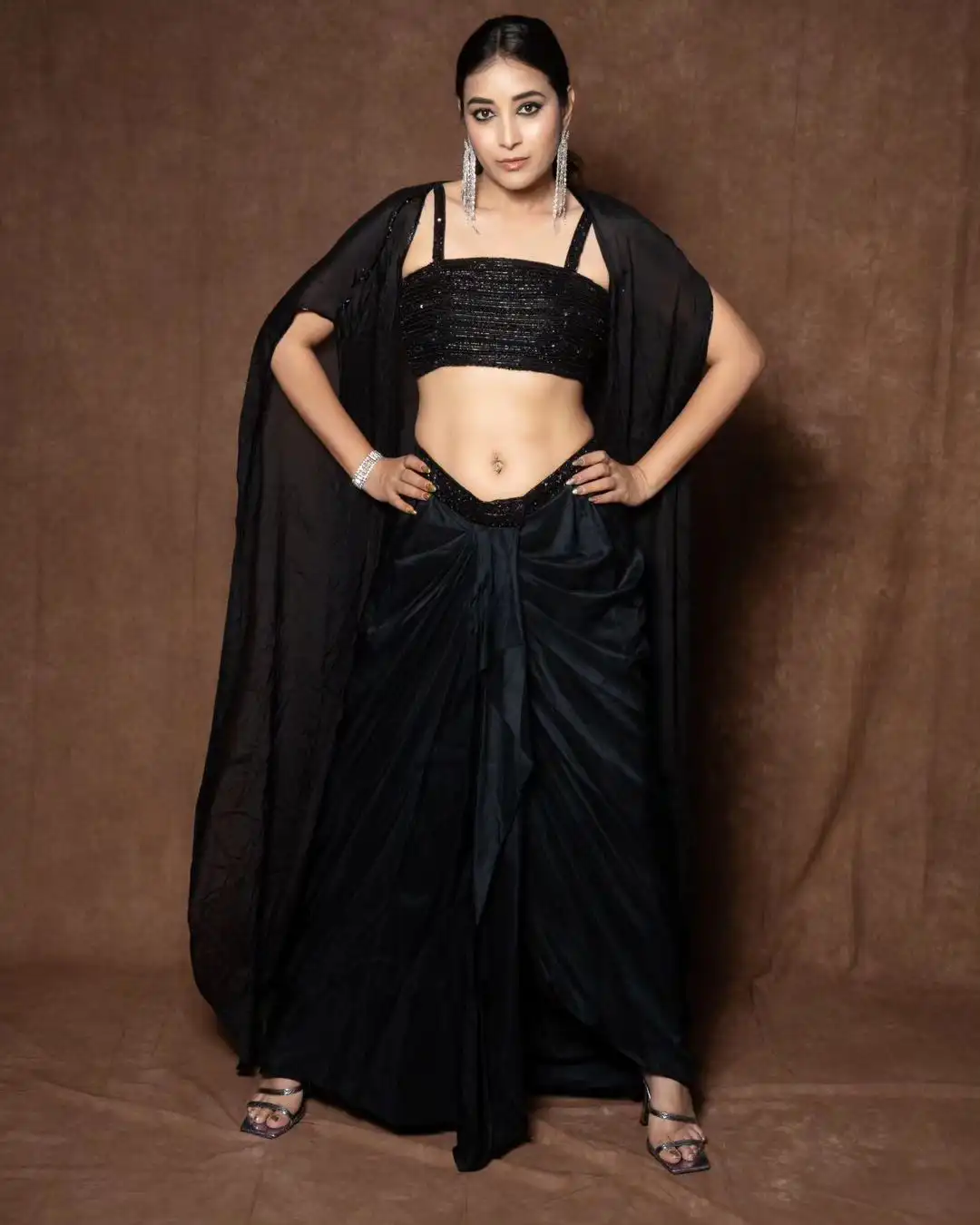 Bhanu shree Stunning Looks in Black Dress