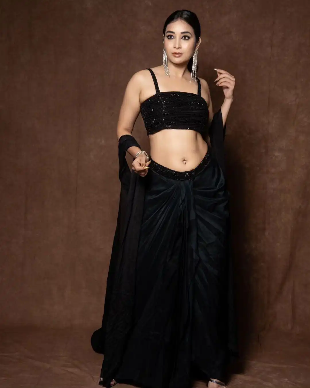 Bhanu shree Stunning Looks in Black Dress