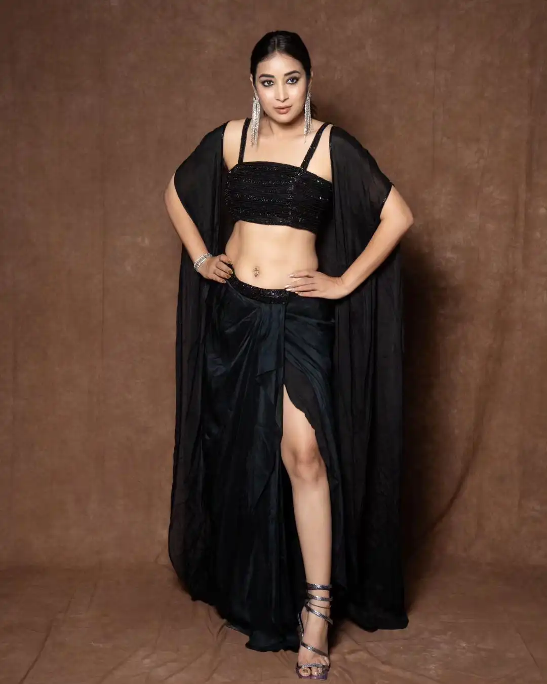 Bhanu shree Stunning Looks in Black Dress