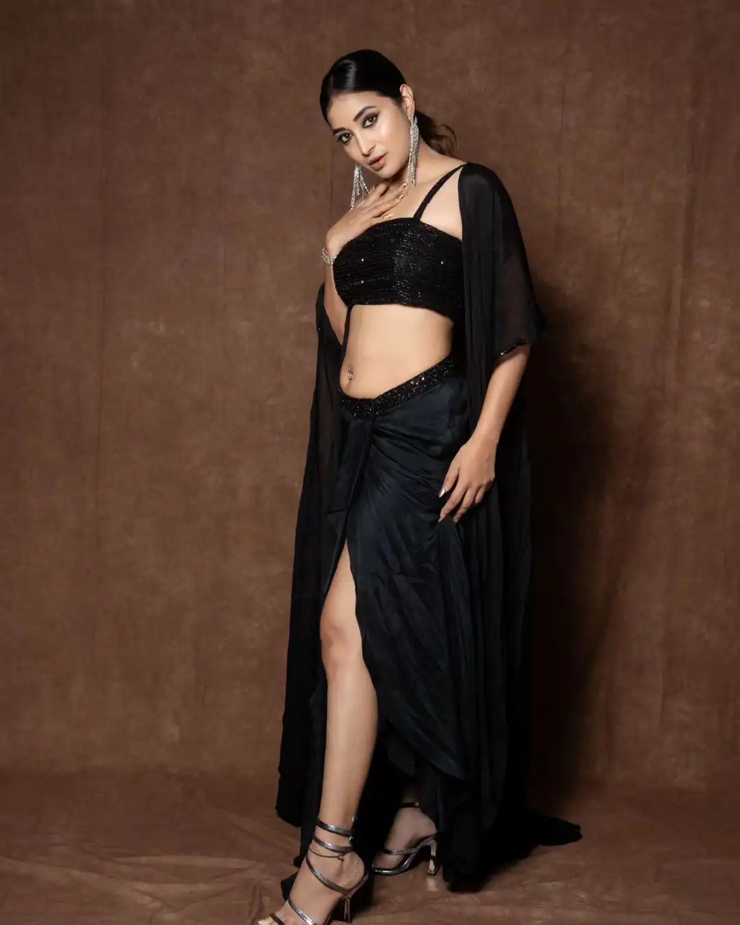 Bhanu shree Stunning Looks in Black Dress