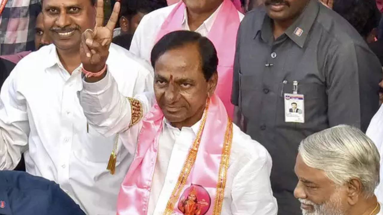 Telangana Assembly Elections 2023: ఇక దూకుడే.. ఎన్నికల రణరంగంలోకి కేసీఆర్.. ఎప్పుడు ఏ నియోజకవర్గంలో పర్యటిస్తారంటే? Telangana Assembly Elections 2023: ఇక దూకుడే.. ఎన్నికల రణరంగంలోకి కేసీఆర్.. ఎప్పుడు ఏ నియోజకవర్గంలో పర్యటిస్తారంటే?