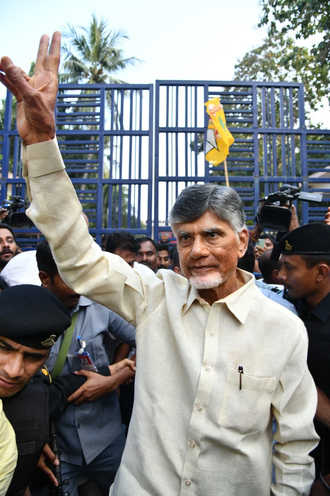 Chandrababu Naidu photos after releasing from Rajahmundry jail