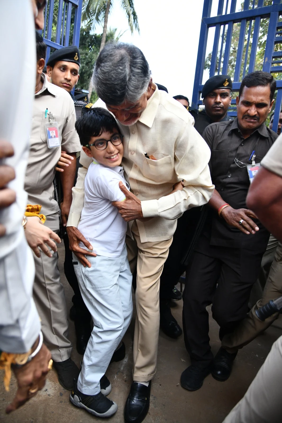 Chandrababu Naidu photos after releasing from Rajahmundry jail