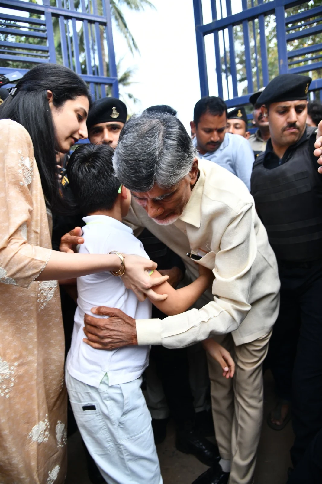 Chandrababu Naidu photos after releasing from Rajahmundry jail