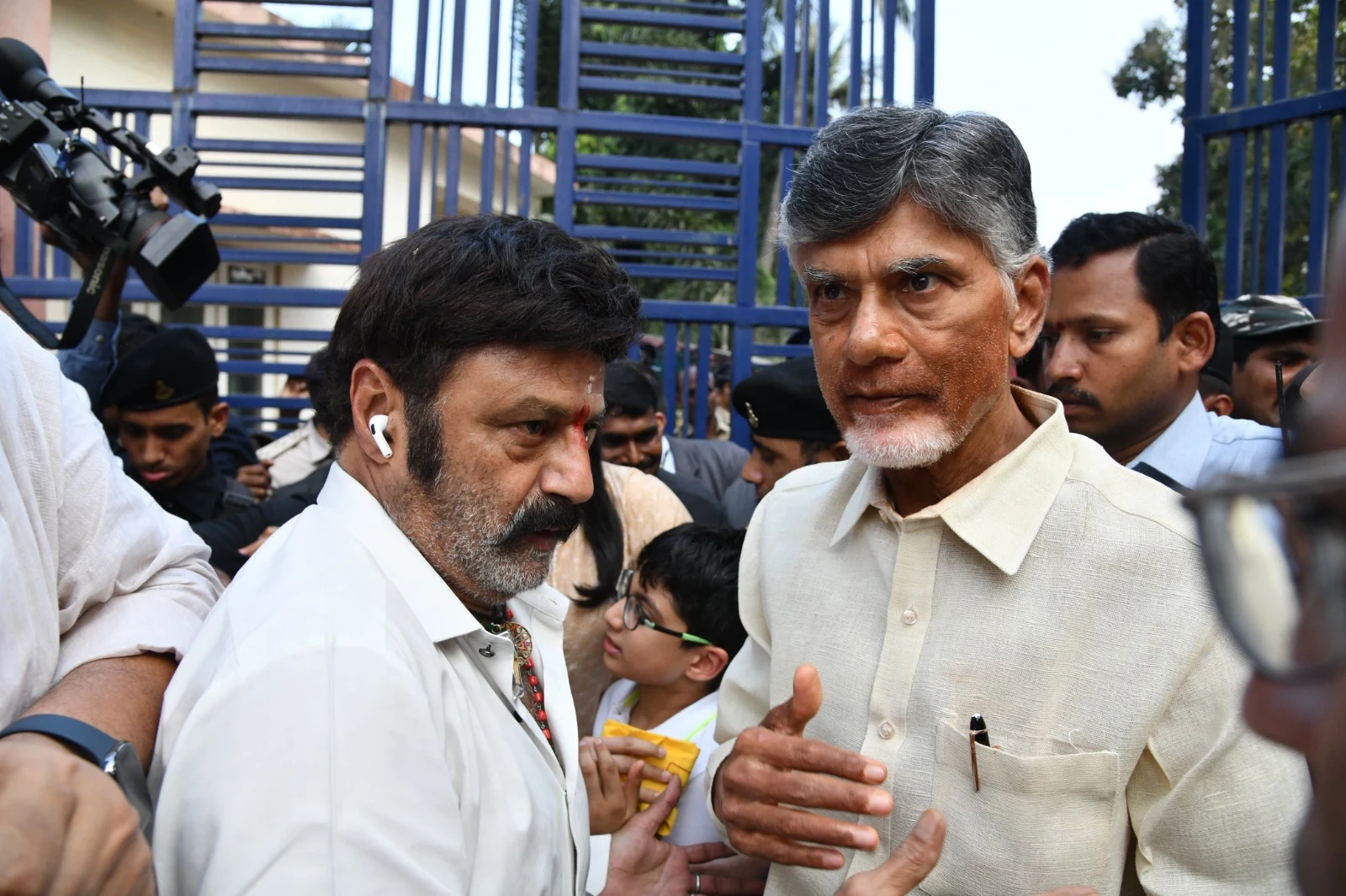 Chandrababu Naidu photos after releasing from Rajahmundry jail