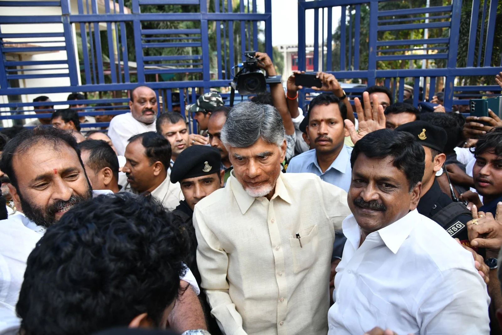 Chandrababu Naidu photos after releasing from Rajahmundry jail