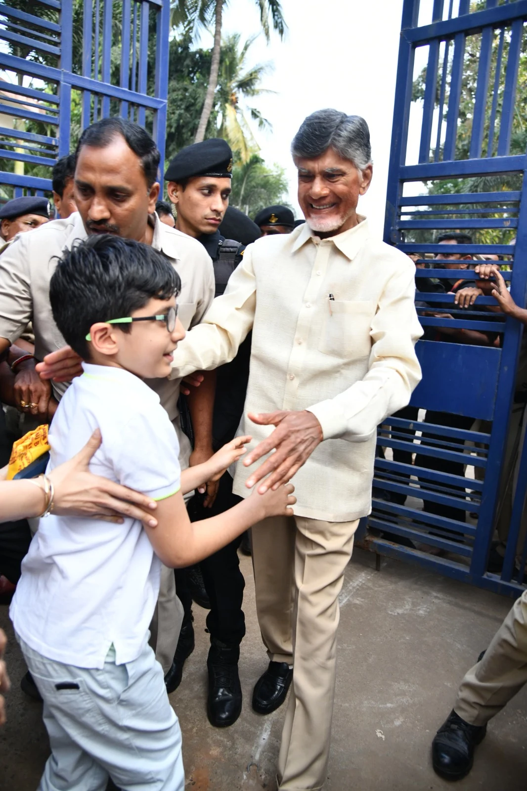 Chandrababu Naidu photos after releasing from Rajahmundry jail