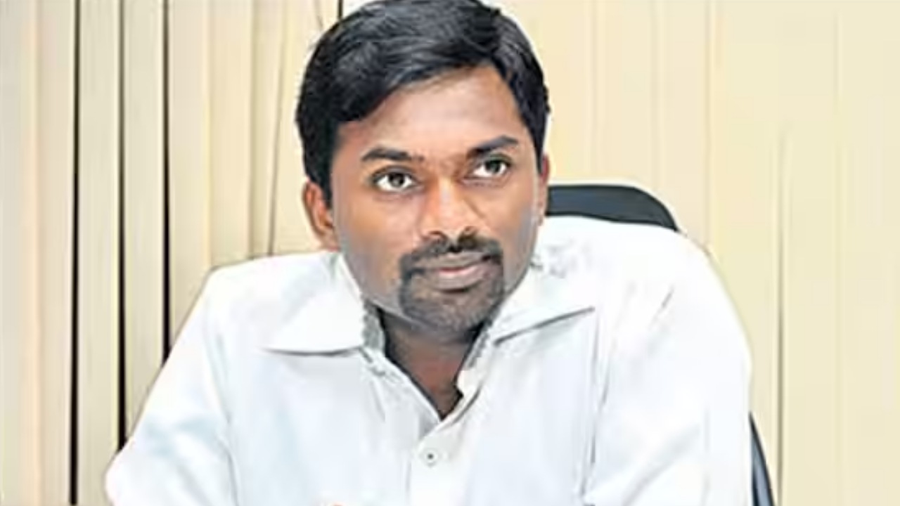 Ronald Ross : న్యూస్ ను న్యూస్ గా మాత్రమే వేయాలి.. ఒకరికి ప్రమోట్ చేసే విధంగా ఉండొద్దు : ఎన్నికల అధికారి రోనాల్డ్ రాస్ Ronald Ross : న్యూస్ ను న్యూస్ గా మాత్రమే వేయాలి.. ఒకరికి ప్రమోట్ చేసే విధంగా ఉండొద్దు : ఎన్నికల అధికారి రోనాల్డ్ రాస్