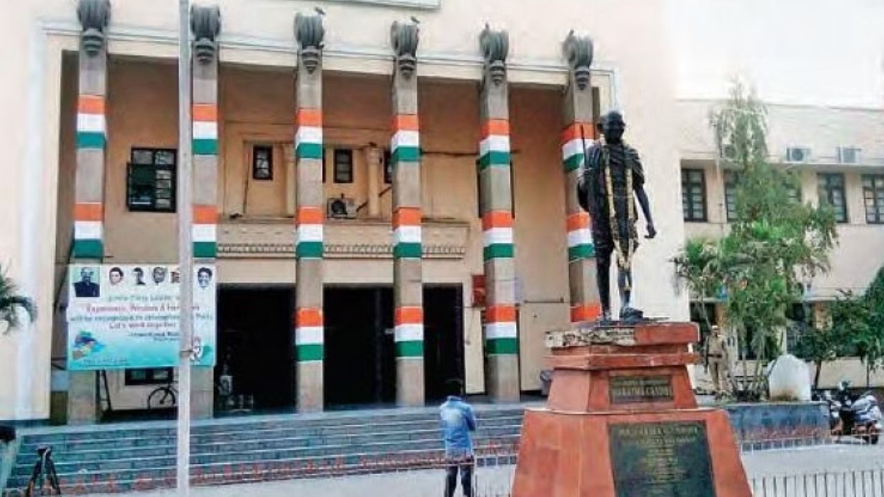 Telangana Congress: అలా చేయొద్దు..! కాంగ్రెస్ పార్టీ నేతలకు ఏఐసీసీ సెక్రటరీ కీలక సూచనలు .. Telangana Congress: అలా చేయొద్దు..! కాంగ్రెస్ పార్టీ నేతలకు ఏఐసీసీ సెక్రటరీ కీలక సూచనలు ..