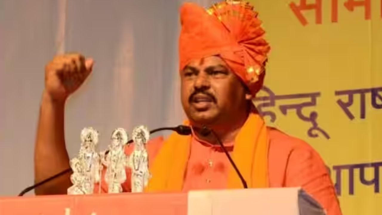 MLA Raja Singh: రాజాసింగ్ పై సస్పెన్షన్ ఎత్తివేసిన బీజేపీ అధిష్టానం.. గోషామహల్ నుంచే మరోసారి బరిలోకి? MLA Raja Singh: రాజాసింగ్ పై సస్పెన్షన్ ఎత్తివేసిన బీజేపీ అధిష్టానం.. గోషామహల్ నుంచే మరోసారి బరిలోకి?