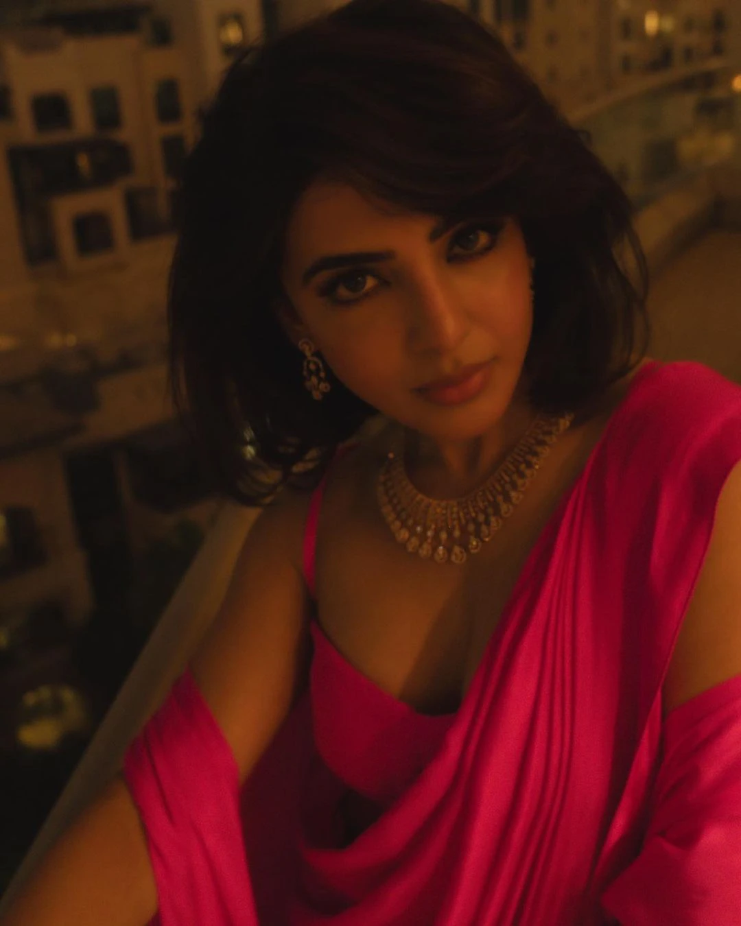 Heroine Samantha shares latest saree photos