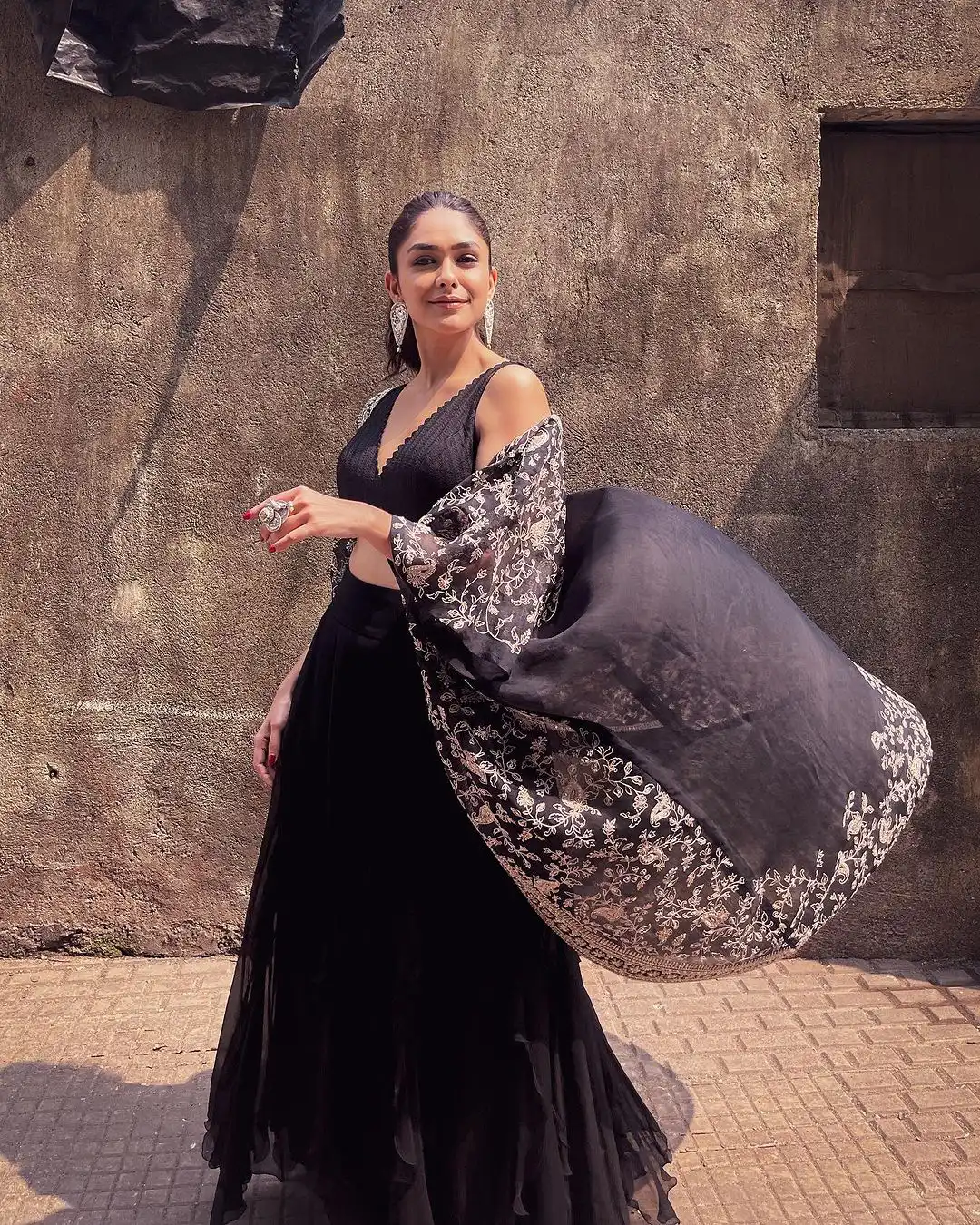 Hi Nanna Actress Mrunal Thakur lastest Photoshoot