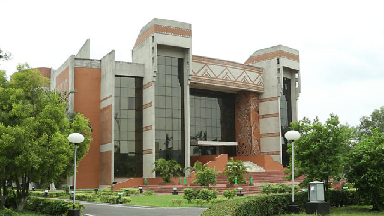 IIM Calcutta: సమ్మర్ ఇంటర్న్షిప్లో ఐఐఎం కలకత్తా విద్యార్థులకు దక్కిన స్టైపెండ్ ఎంతో తెలుసా? IIM Calcutta: సమ్మర్ ఇంటర్న్షిప్లో ఐఐఎం కలకత్తా విద్యార్థులకు దక్కిన స్టైపెండ్ ఎంతో తెలుసా?
