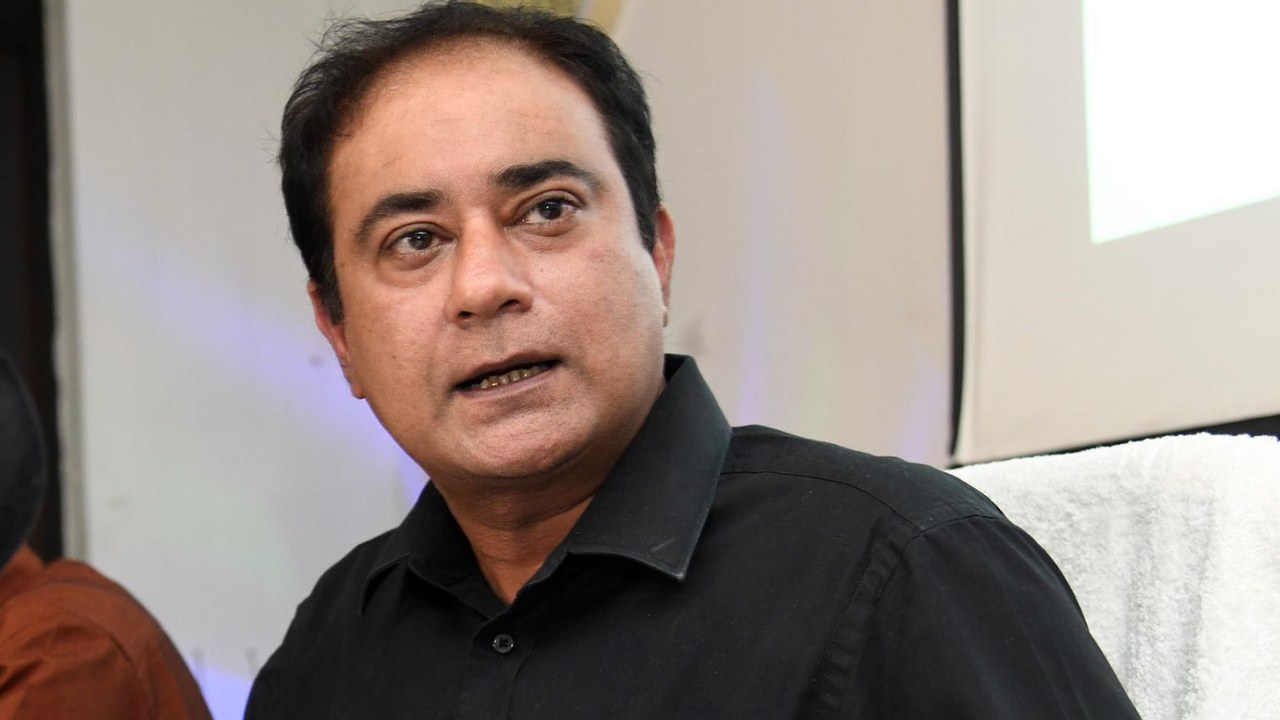 DG Sanjay Bahadur : ఎన్నికల నేపథ్యంలో తనిఖీలు.. రూ.53.93 కోట్లు, 156 కేజీల బంగారం, 464 కేజీల వెండి స్వాధీనం : ఐటీ డీజీ సంజయ్ బహదూర్ DG Sanjay Bahadur : ఎన్నికల నేపథ్యంలో తనిఖీలు.. రూ.53.93 కోట్లు, 156 కేజీల బంగారం, 464 కేజీల వెండి స్వాధీనం : ఐటీ డీజీ సంజయ్ బహదూర్