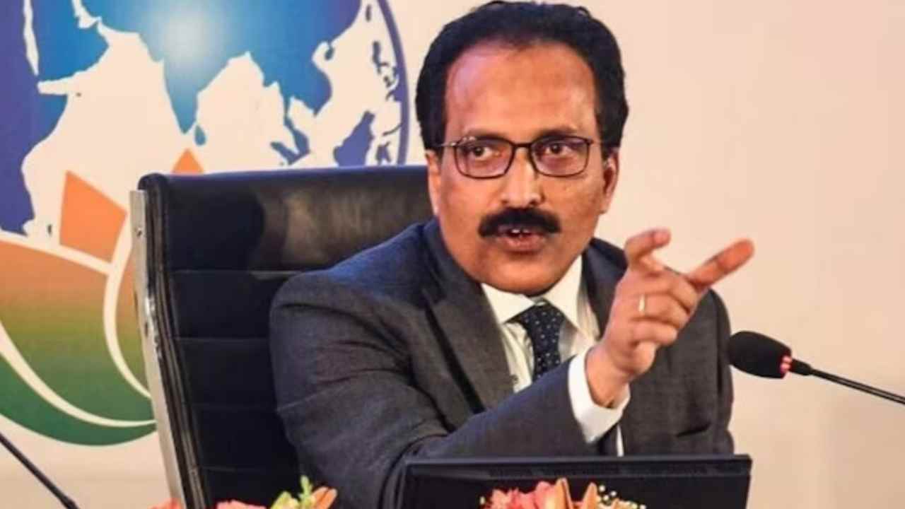 చంద్రయాన్-4 లక్ష్యం, అది పనిచేసే తీరును వివరించిన ఇస్రో ఛైర్మన్ సోమనాథ్ చంద్రయాన్-4 లక్ష్యం, అది పనిచేసే తీరును వివరించిన ఇస్రో ఛైర్మన్ సోమనాథ్