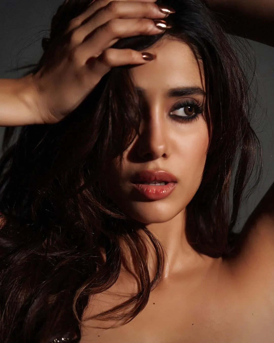 Janhvi Kapoor Sizzling Looks in Black Dress