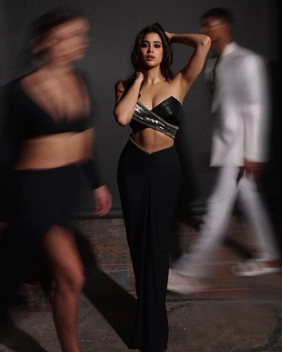 Janhvi Kapoor Sizzling Looks in Black Dress
