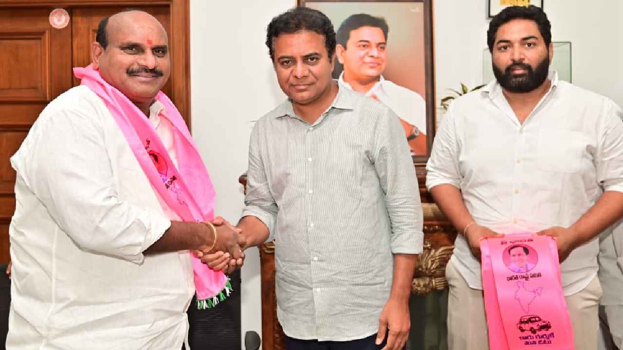 Kantareddy Tirupati Reddy : ఎన్నికల వేళ కాంగ్రెస్కు మరో షాక్.. బీఆర్ఎస్లో చేరిన మెదక్ జిల్లా డీసీసీ అధ్యక్షుడు తిరుపతిరెడ్డి Kantareddy Tirupati Reddy : ఎన్నికల వేళ కాంగ్రెస్కు మరో షాక్.. బీఆర్ఎస్లో చేరిన మెదక్ జిల్లా డీసీసీ అధ్యక్షుడు తిరుపతిరెడ్డి
