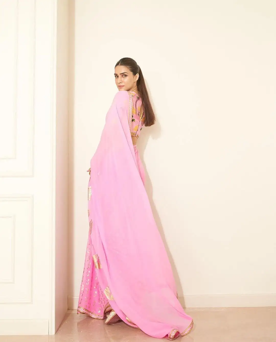 Kriti Sanon Cool Looks in Pink Saree