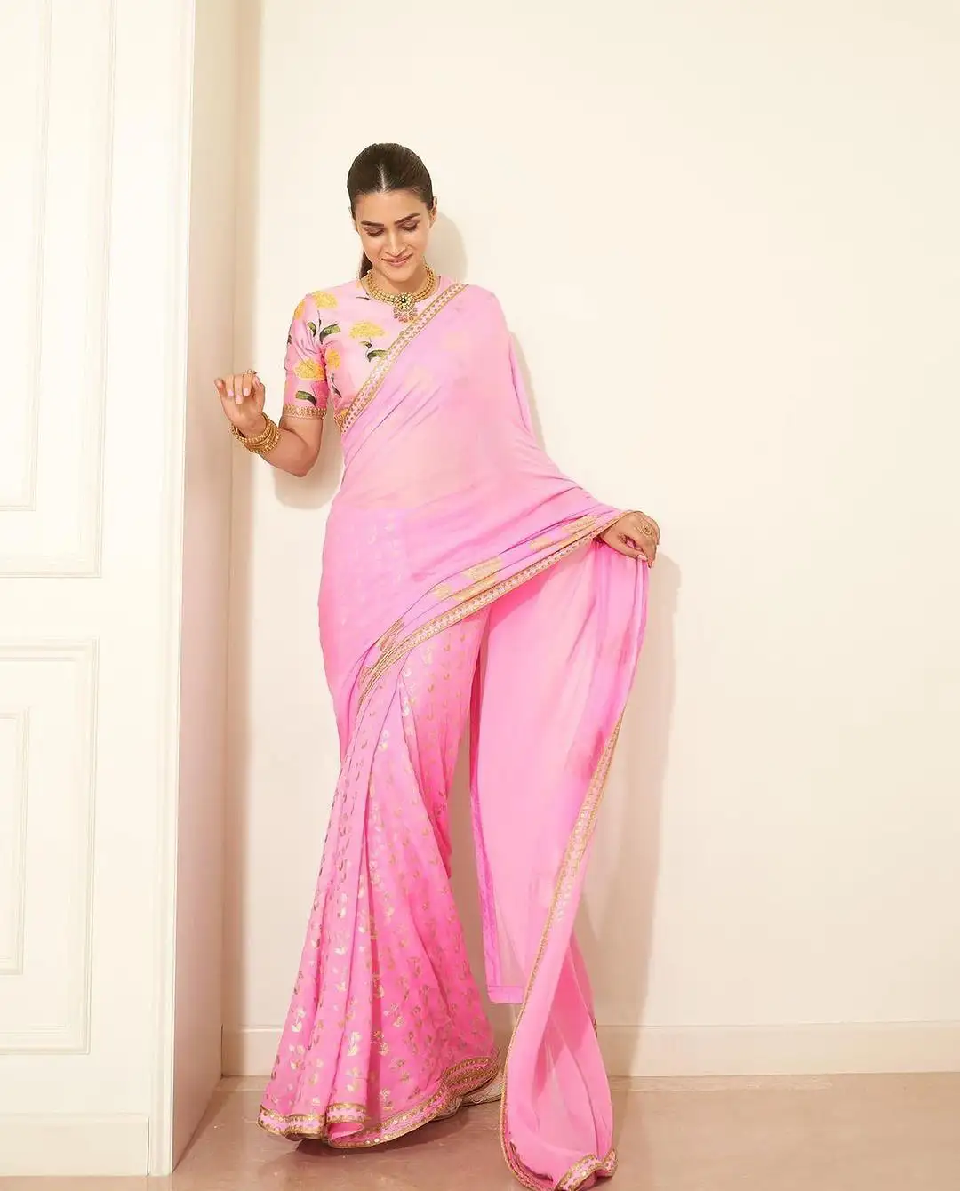 Kriti Sanon Cool Looks in Pink Saree