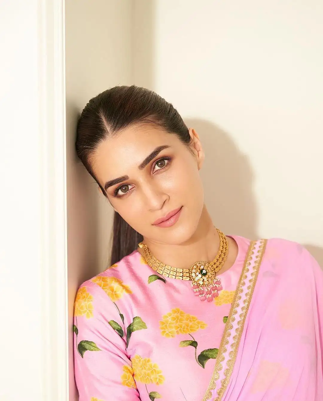 Kriti Sanon Cool Looks in Pink Saree