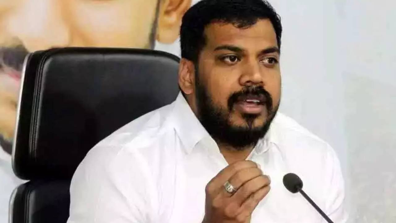 Anil Kumar Yadav : నారాయణ బినామీ ఆస్తులపై ఆమెను విచారించాలి.. వాళ్ల దగ్గర వందలకోట్లు దోచుకున్నాడు Anil Kumar Yadav : నారాయణ బినామీ ఆస్తులపై ఆమెను విచారించాలి.. వాళ్ల దగ్గర వందలకోట్లు దోచుకున్నాడు
