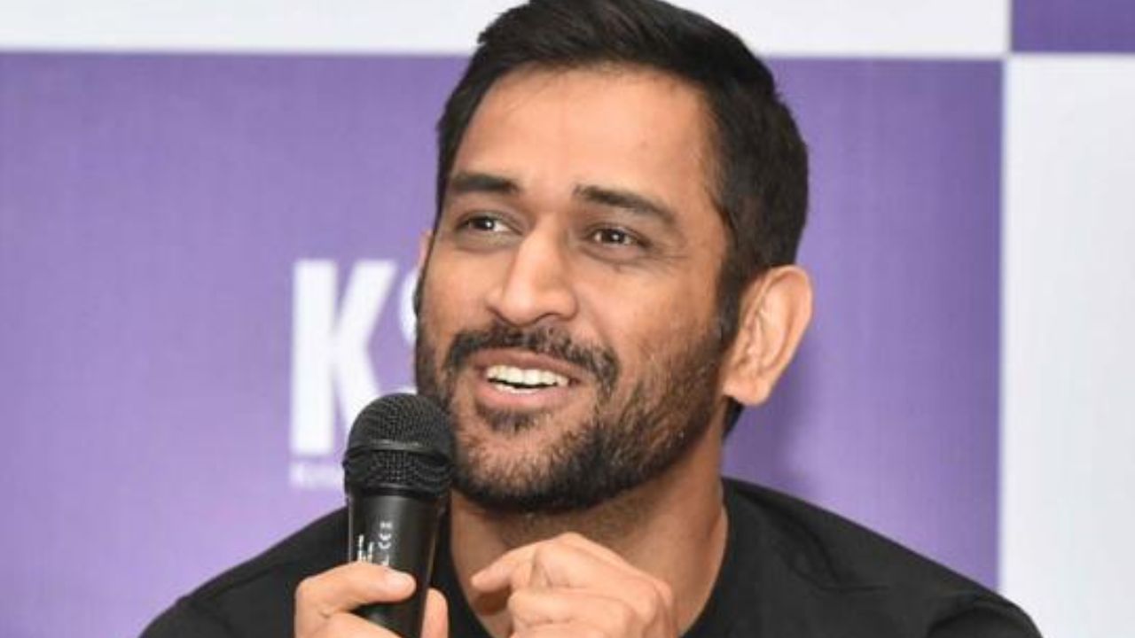 MS Dhoni : బంగ్లా ఆటగాళ్లను అలా బోల్తాకొట్టించా.. బంగ్లాతో మ్యాచ్ లో ఫన్నీ సన్నివేశాన్ని వివరించిన ఎంఎస్ ధోనీ.. వీడియో వైరల్ MS Dhoni : బంగ్లా ఆటగాళ్లను అలా బోల్తాకొట్టించా.. బంగ్లాతో మ్యాచ్ లో ఫన్నీ సన్నివేశాన్ని వివరించిన ఎంఎస్ ధోనీ.. వీడియో వైరల్
